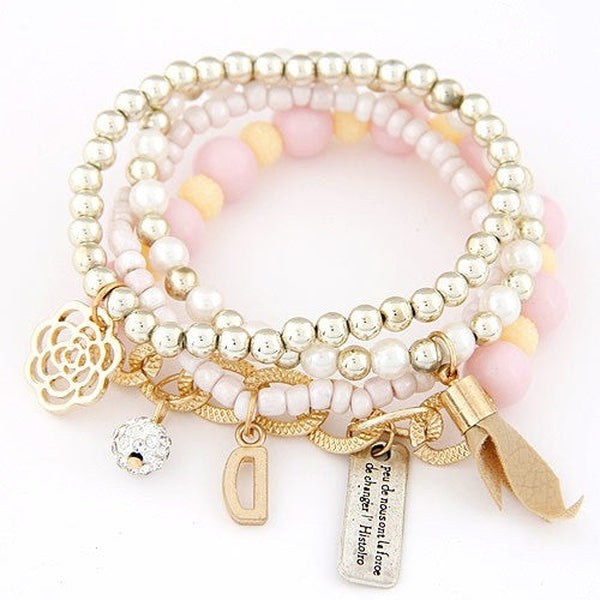 Bracelets avec perles synthétiques et pendentifs