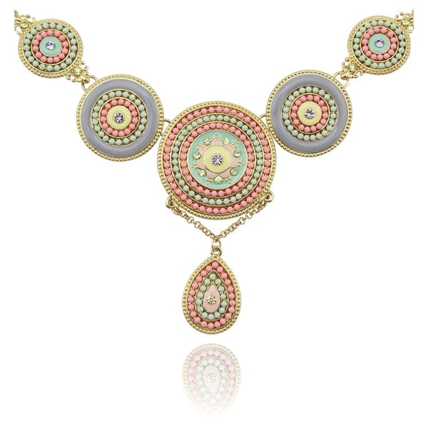 Collier coloré avec perles synthétiques